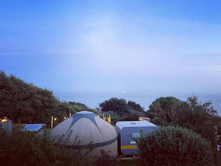 Camping für 4 Personen, mit Balkon und Whirlpool sowie Terrasse und Garten auf der Isle of Wight