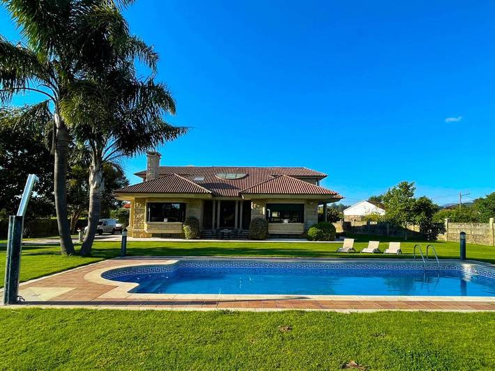 Chalet para 11 personas, con Balcón y Jacuzzi además de Terraza y Jardín en Provincia de Pontevedra