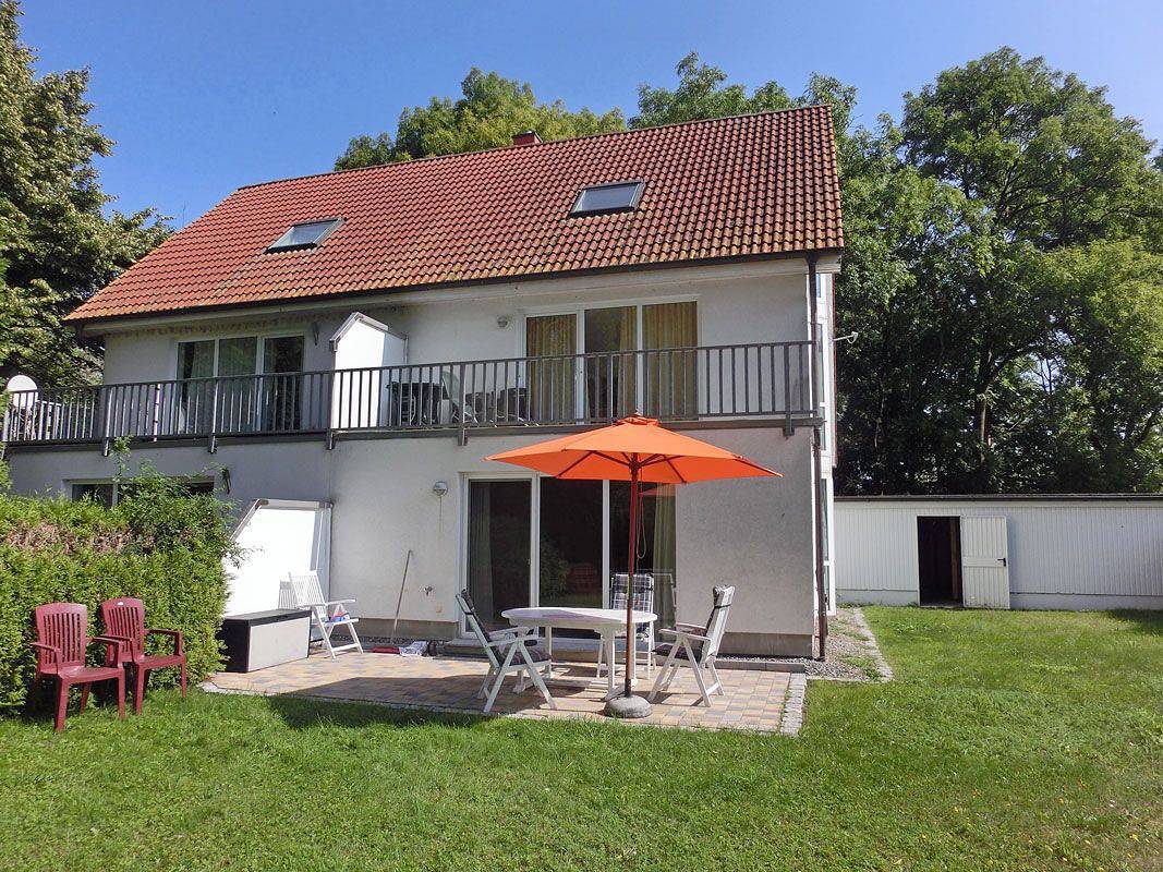 Apartamento entero, Parterre Ferienwohnung in sehr ruhiger Lage mit Waschmaschine, Terrasse in Wiek, Rügen