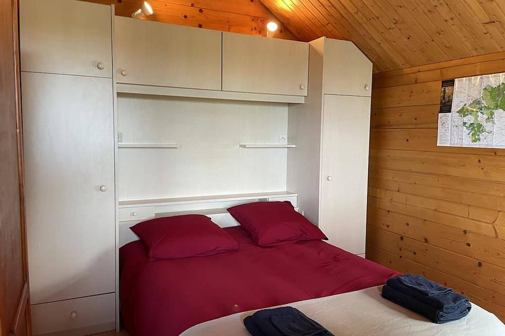 Ganze Wohnung, Gemütliches Waldchalet mit Haustieren, alles inklusive in Saint-Bonnet-Tronçais, Montluçon und Umgebung