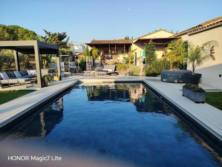 Gîte pour 4 personnes, avec Balcon et Jacuzzi ainsi que Terrasse et Jardin à Sainte-Valière