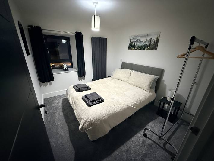 Luxuriöses Haus mit 5 Schlafzimmern, 3 Badezimmern, Spielzimmer und Parkplatz in Caerphilly und Umgebung