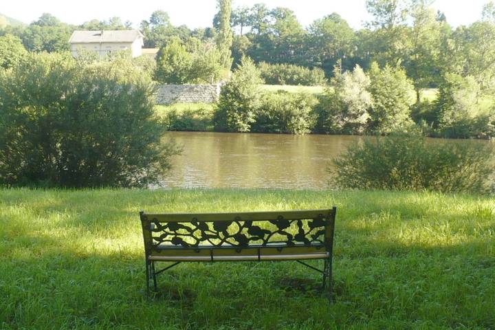 Gîte pour 2 personnes, avec terrasse ainsi que vue et jardin à Lavoûte-sur-Loire