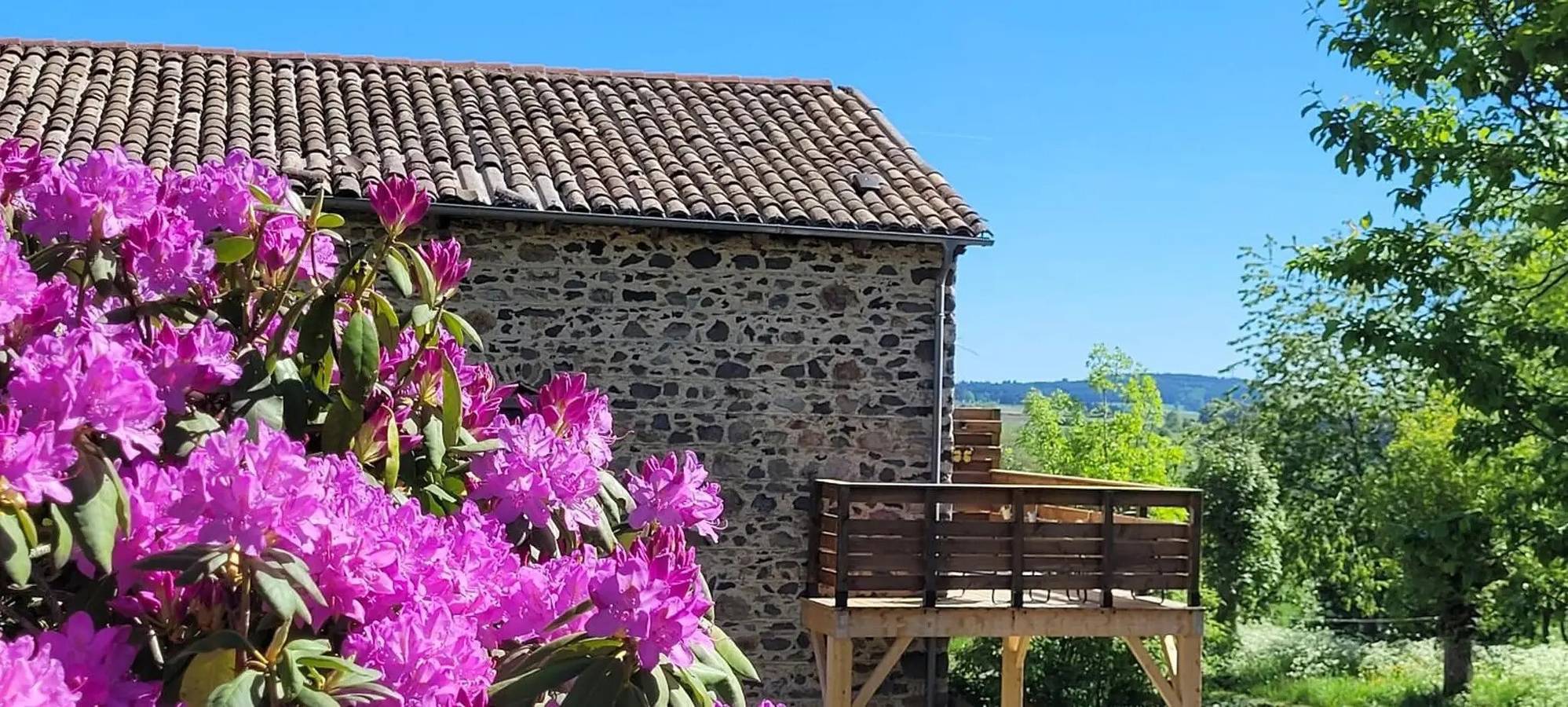 Chambre d'hôtes « Chambre Châtaigneraie » avec terrasse et jacuzzi privatif in Soulages, Région de Saint-Flour