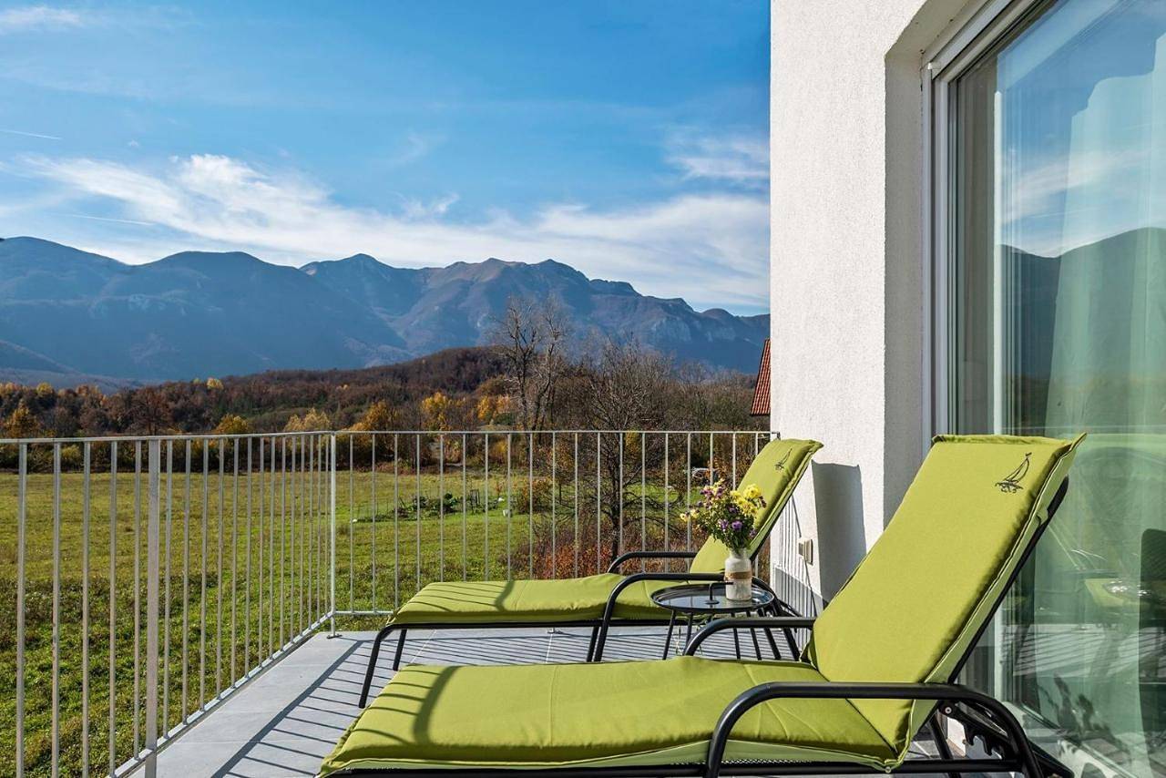 Three-Bedroom House in Lovinac, Naturpark Velebit