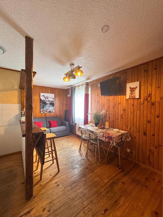 Gîte pour 6 personnes, avec vue à La Llagonne - 3