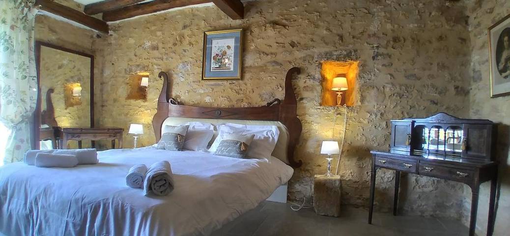 Location de vacances pour 10 personnes, avec piscine ainsi que jardin et vue, adapté aux familles à Saint-Cybranet - 3