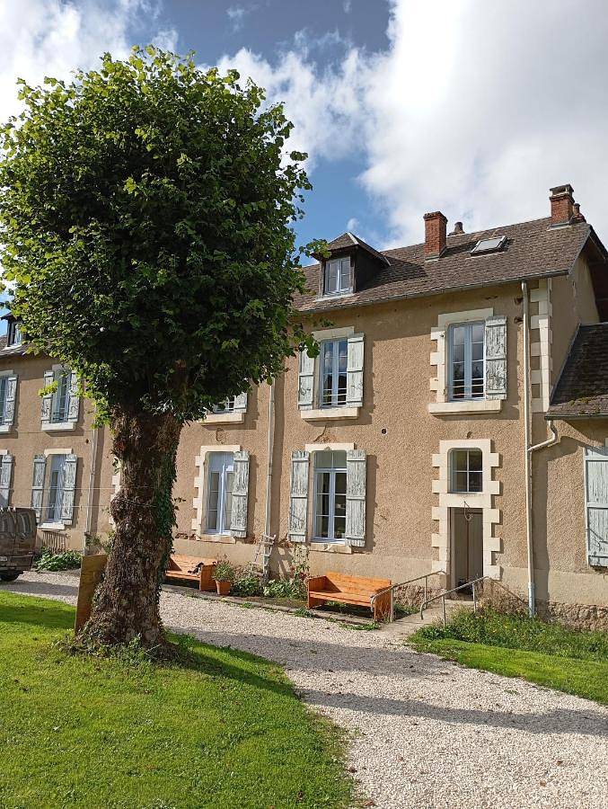Appartement entier, L' Ancienne Ecole du Morvan in Larochemillay, Parc naturel régional du Morvan