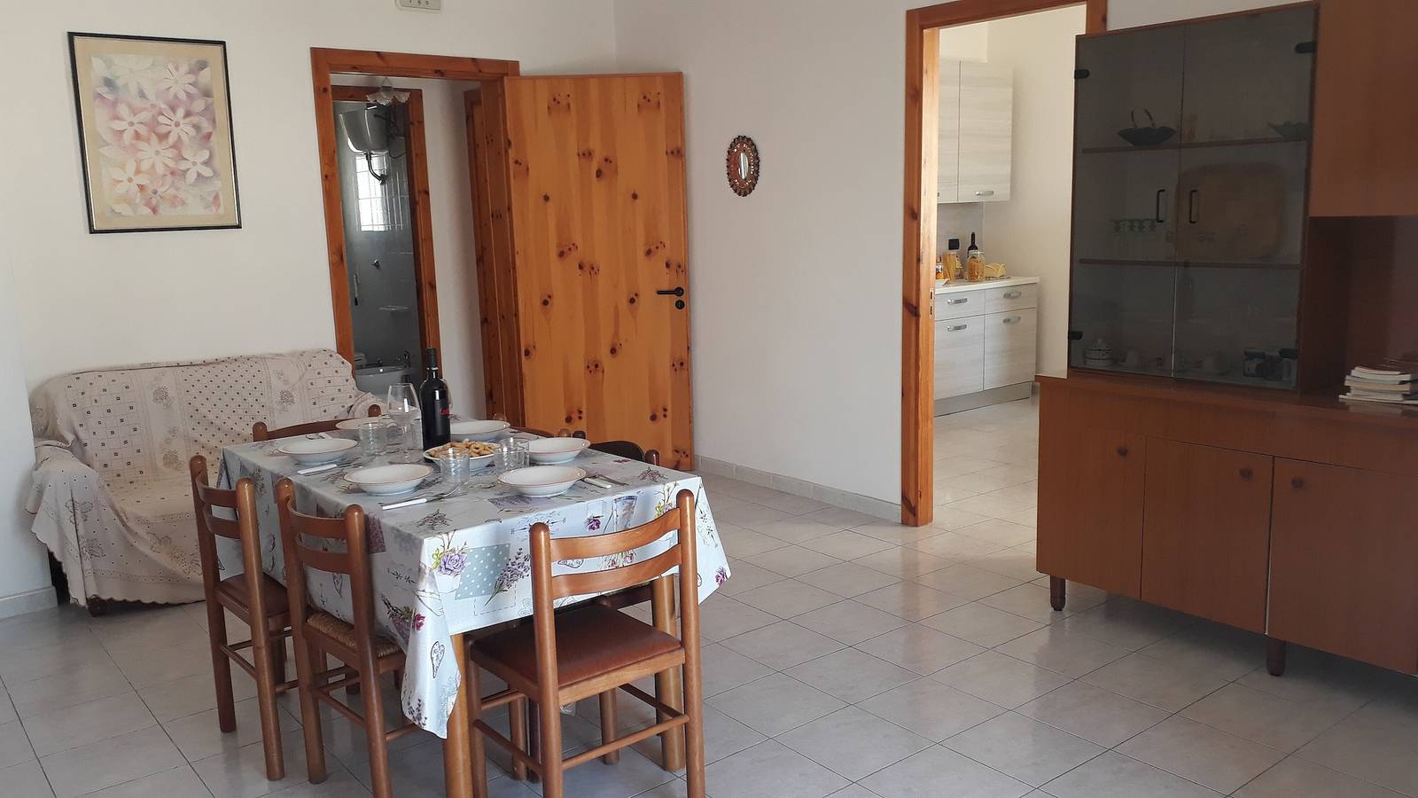 Ganze Wohnung, Zentrale Wohnung mit Balkon, nur wenige Meter vom Strand entfernt in Melendugno, Lecce Provinz