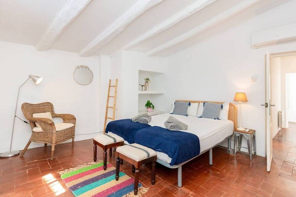 House 1801 | by Palmera – Stylish 6-Bedroom Home in Old Town in Platja de Sant Sebastià (Sitges), Sitges