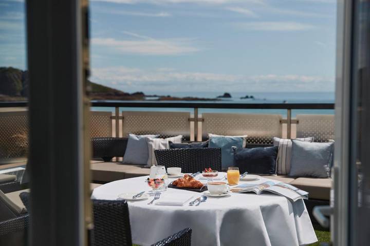 Hôtel pour 10 personnes, avec sauna et terrasse ainsi que jacuzzi et piscine, animaux acceptés dans Îles Anglo-Normandes - 4
