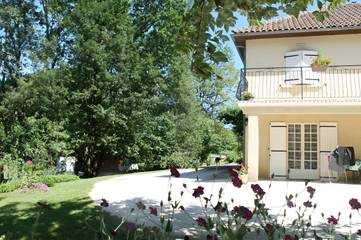 Gîte pour 4 personnes, avec piscine ainsi que terrasse et jardin, animaux acceptés à Marcillac-Saint-Quentin