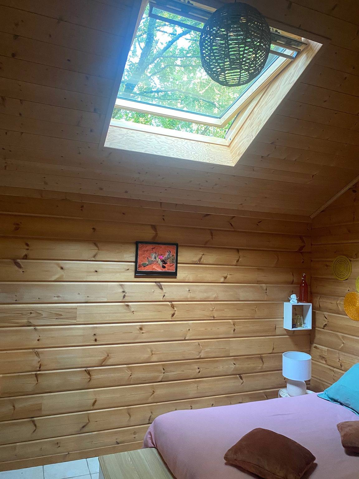 Chambre d’hôtes « Chambre Sauna » avec piscine partagée, Wi-Fi et climatisation in Saint-Rémy-en-Rollat, Région de Vichy