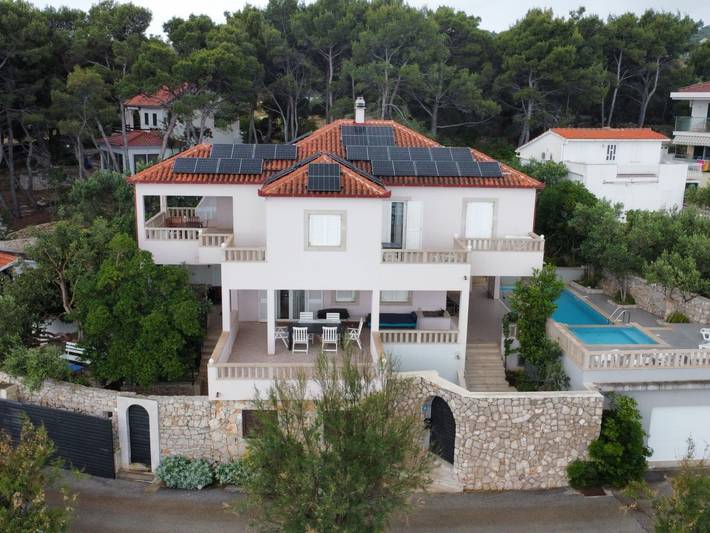 Ferienwohnung für 2 Personen, mit Garten und Balkon auf Solta