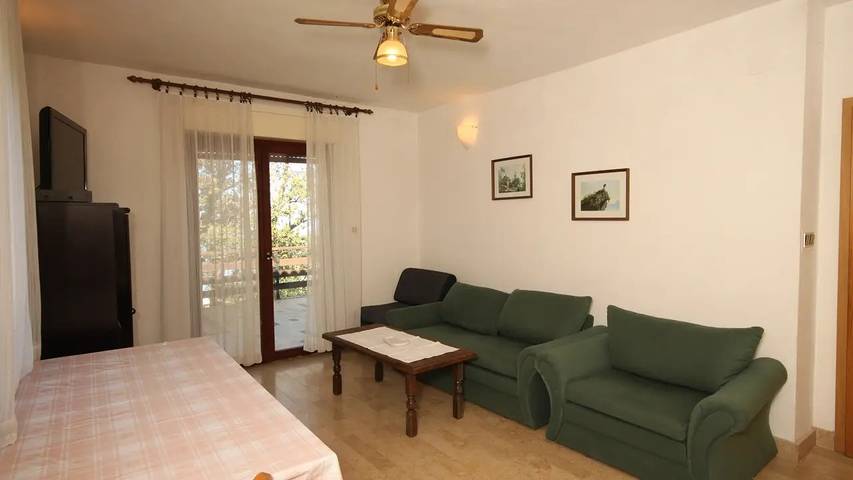 Ferienwohnung für 7 Personen, mit Terrasse auf Cres - 2
