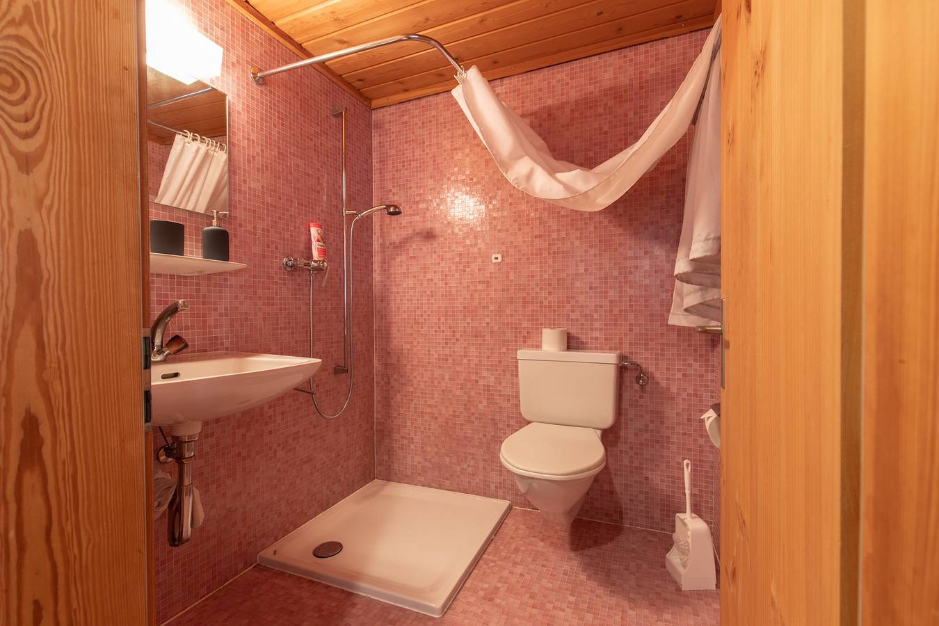 Entire studio, Chasa Curasch: Cosy, Modern Furnished, 1.5-Room Holiday Flat in Scuol, Lower Engadine
