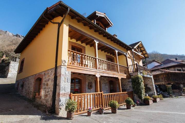 Casa rural para 9 personas, con Balcón y Terraza además de Jardín y Vistas en Lagos de Covadonga - 4