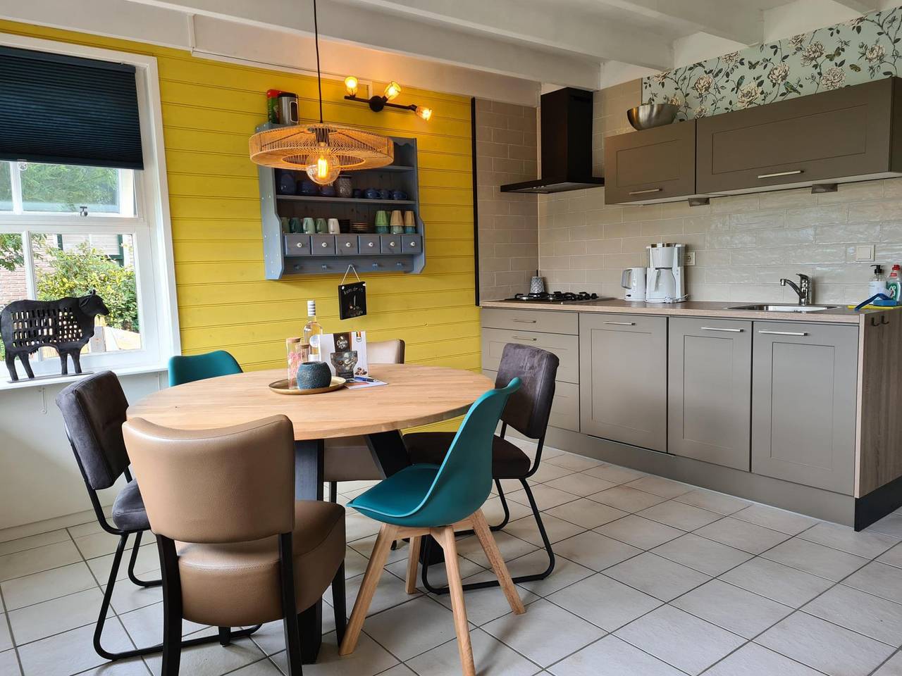 Ruhiges Ferienhaus für 6 Personen mit umzäuntem Garten und Holzofen in Nordholland in Niederländische Nordsee