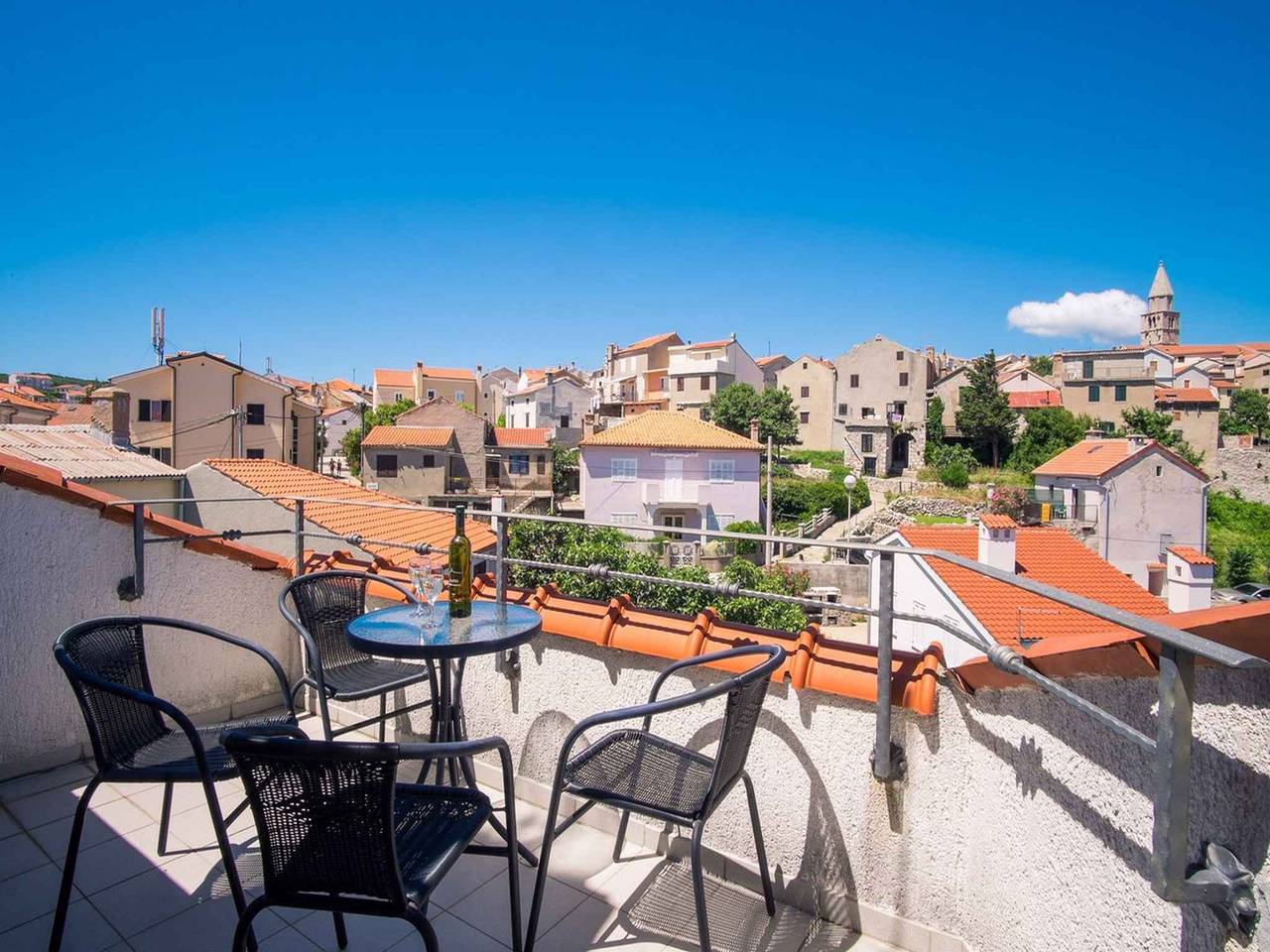 Ganze Ferienwohnung, Ferienwohnung mit Balkon und Klimaanlage in Vrbnik, Krk