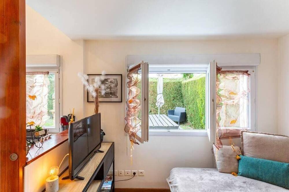 Appartement entier, Paris Centre 25 Min Porte A Porte !Studio 26M2 tout équipé avec jardin privatif in Saint-Michel-sur-Orge, Essonne