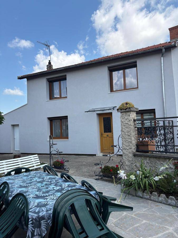 Location de vacances pour 10 personnes, avec jardin à Colombier-Saugnieu - 2