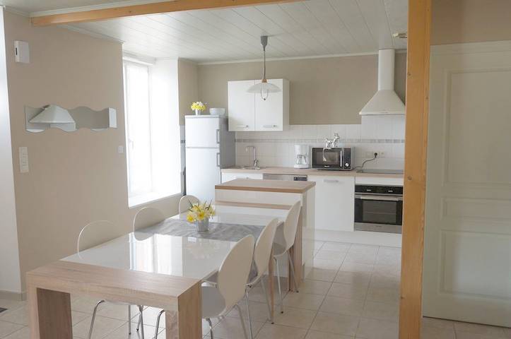 Gîte pour 8 personnes, avec terrasse et jardin