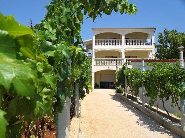 Ganze Ferienwohnung, Ferienwohnung in Podglavica mit Privatem Balkon in Rogoznica, Šibenik-Knin