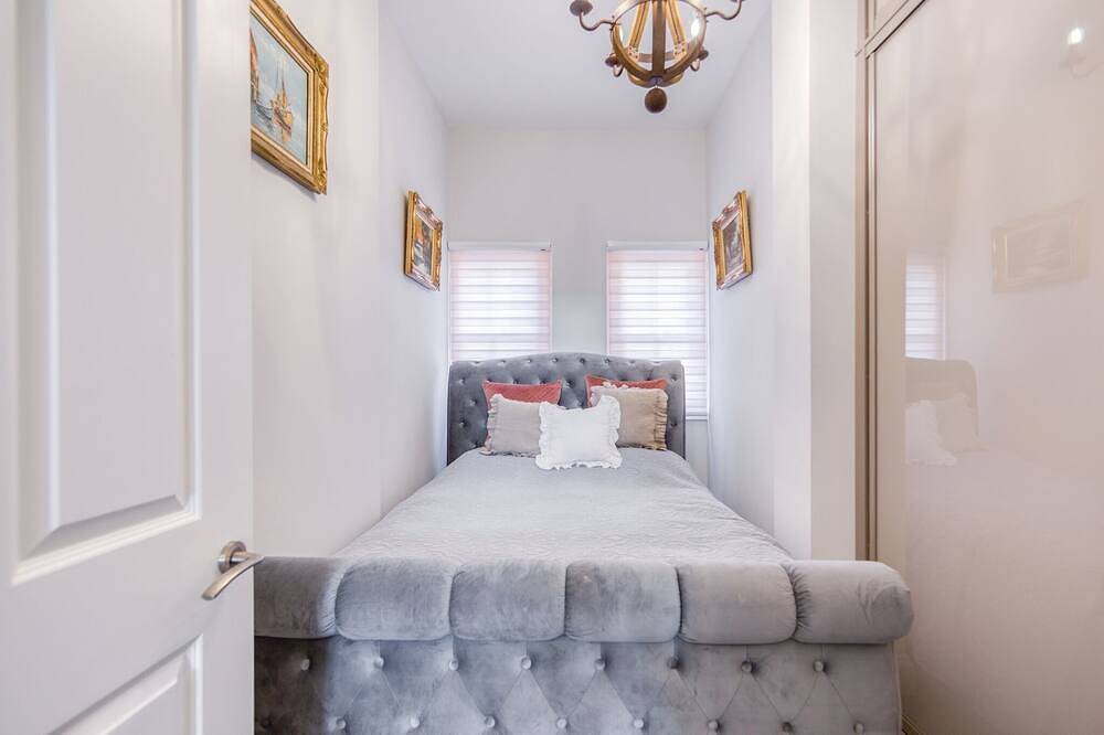 Entire apartment, Apartment in Folkestone near Sandgate Beach in Folkestone, Kent