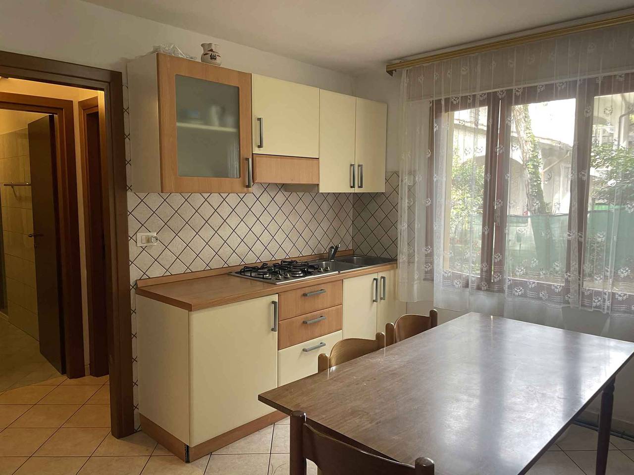 Apartamento vacacional entero, Apartamento vacacional en un terreno sombreado con pinos  in Rosolina Mare, Polesine