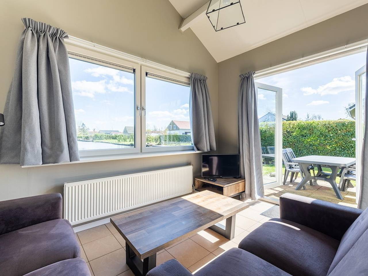 Schönes 3-Personen-Ferienhaus am Angelgewässer in der Nähe von Medemblik am Ijsselmeer. in Ijsselmeer