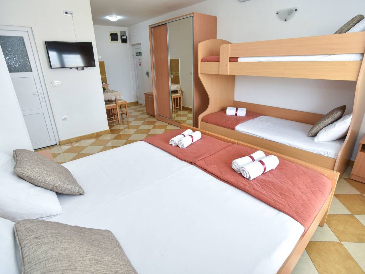 Appartement entier, Studio mit Balkon in Tivat, Bay of Kotor
