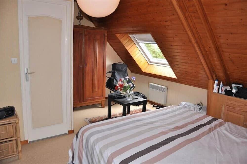 House 250m from the beautiful beach of Pors Gelen and the sailing school in Île-Grande, Pleumeur-Bodou