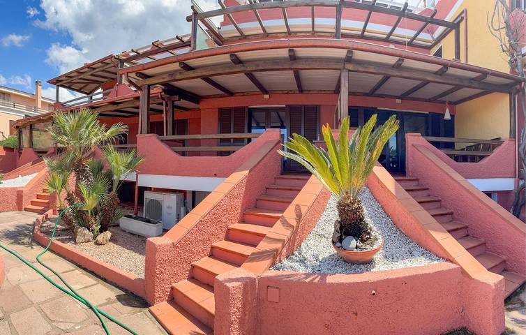 Casa vacanza per 6 persone, con Terrazza e Giardino a Lu Bagnu