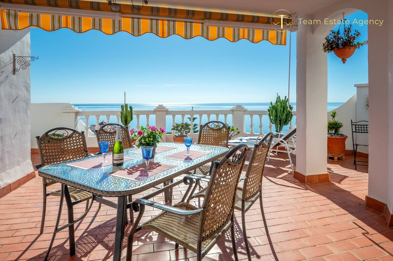 Apartamento entero, Apartamento de vacaciones para 4 personas con terraza in Urbanización Ladera del Mar, Nerja