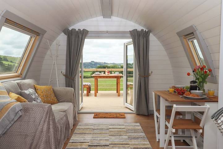 Glamping for 3 people, with hot tub and garden, with pets in South Devon