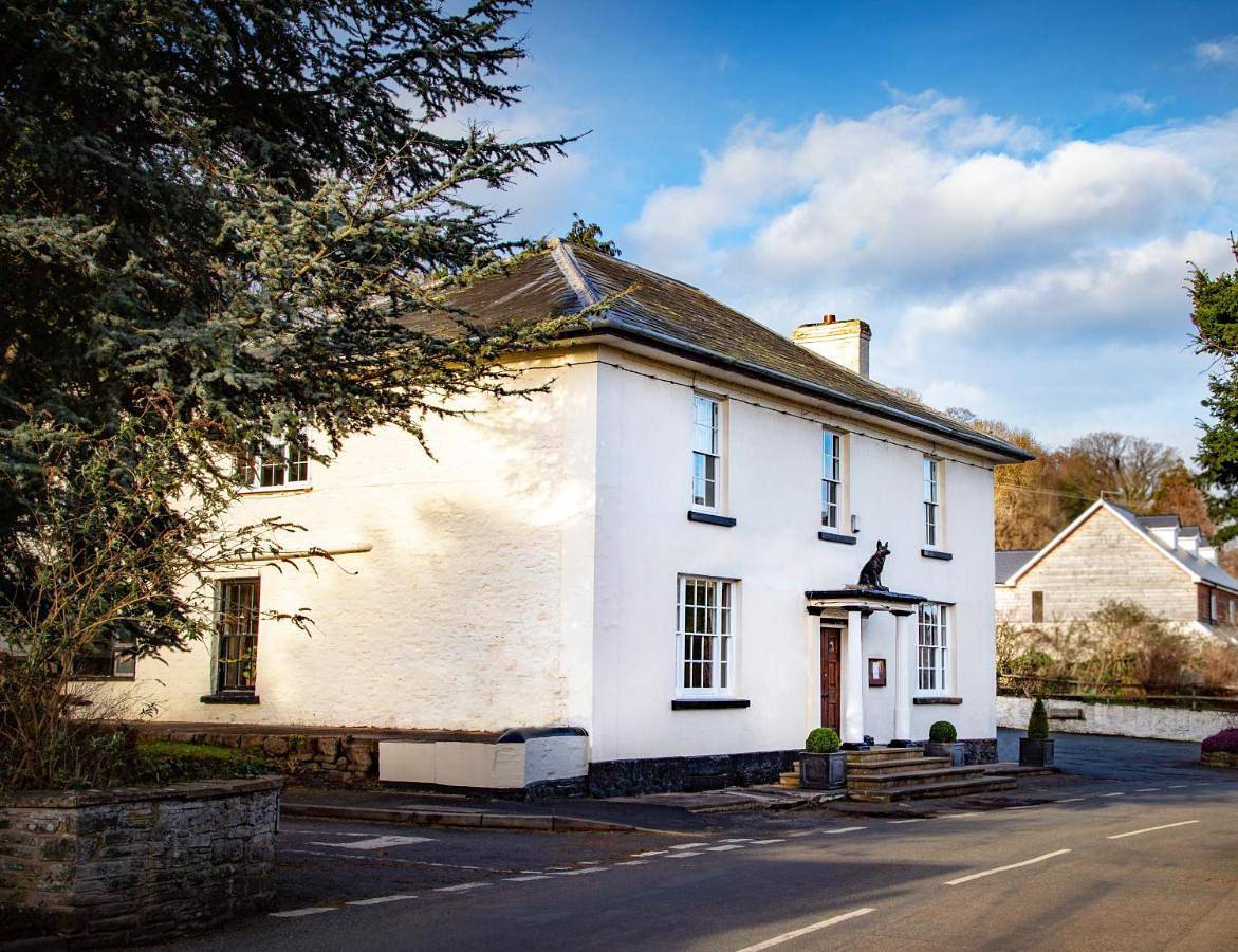 Deluxe Double Room with Shower in Brecon Beacons