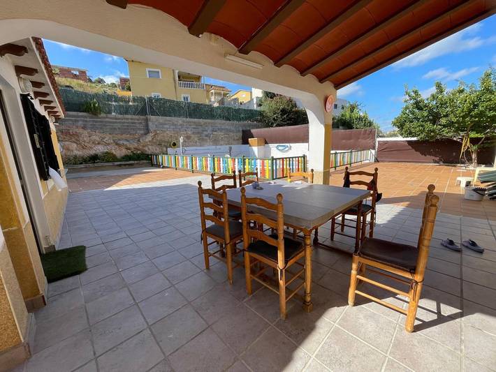 Apartamento para 10 personas, con Balcón además de Terraza y Piscina en Vendrell