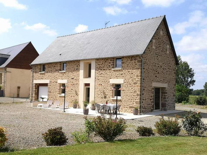 Location de vacances pour 8 personnes, avec Terrasse ainsi que Jardin et Vue à Saint-Ellier-du-Maine