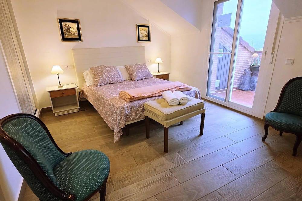 Apartamento entero, V5 atico Casa Castillo Vut 2ª entreplanta in La Adrada, Provincia de Ávila