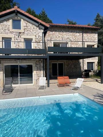 Villa pour 12 personnes, avec Balcon et Jacuzzi ainsi que Terrasse et Jardin en Auvergne - 2