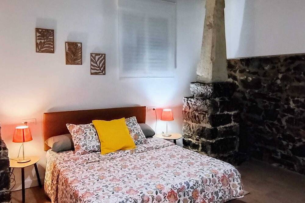 Ganze Wohnung, Charming apartment! 5 minutes from beaches and the airport. in Soto del Barco, Costa Verde (Spanien)