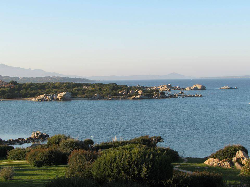 Ganze Ferienwohnung, Drei-Zimmer-Wohnung in einer Residenz am Meer in Marinella in Villaggio Marineledda, Costa Smeralda