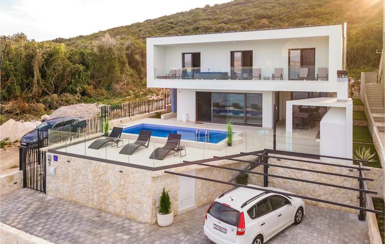 Maison de vacances pour 10 personnes, avec piscine ainsi que sauna et terrasse