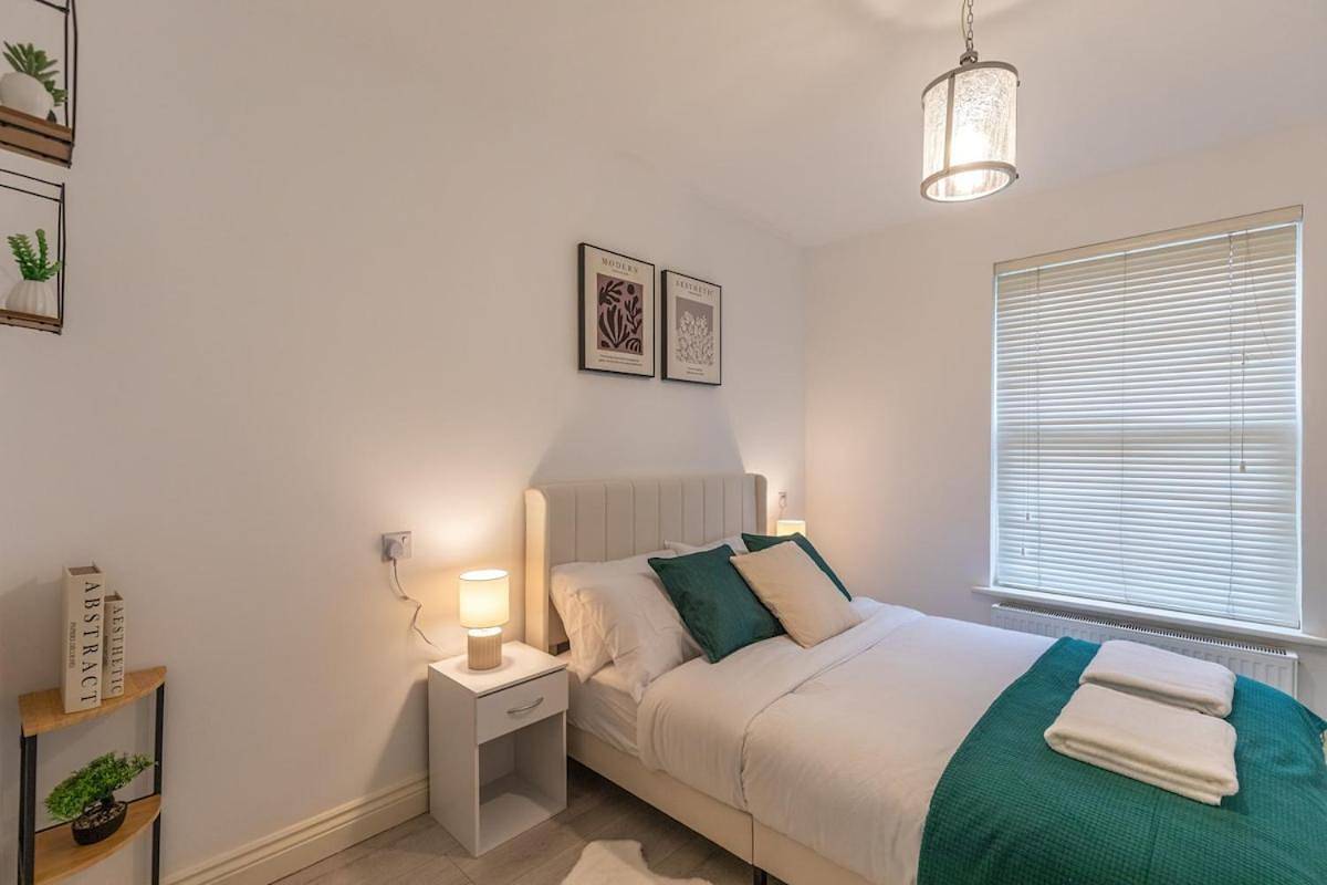 Entire apartment, Two-Bedroom Apartment in Winchester, South Downs