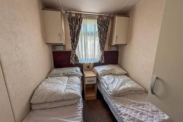 Static Caravan for 8 People in Waveney District, Suffolk, Photo 3