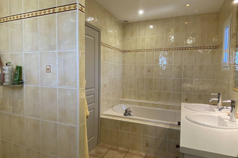 Villa au Pied des Dentelles de Montmirail en Provence in Aubignan, Vaucluse