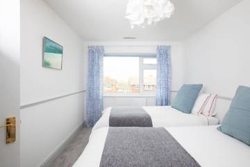 Holiday Rental for 8 People in Selsey, West Sussex, Photo 1