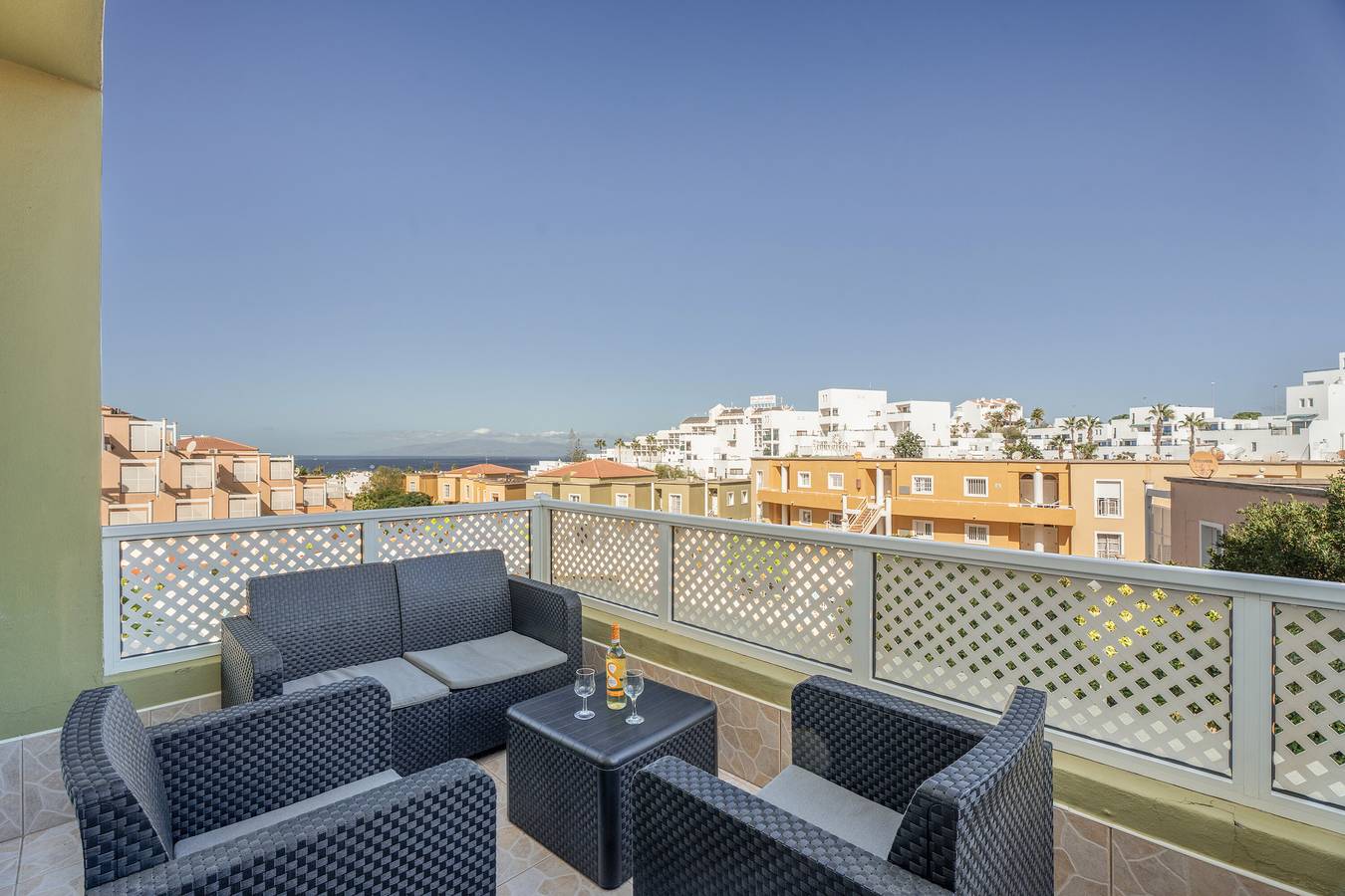 Apartamento entero, Apartamento Vacacional 'Orlando' con Vista al Mar, Piscina Compartida y Wi-Fi in Puerto Colon, Adeje