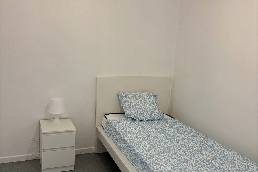 Entire apartment, Apartment located in a quiet residence, with collective parking. in La Garde, Toulon region