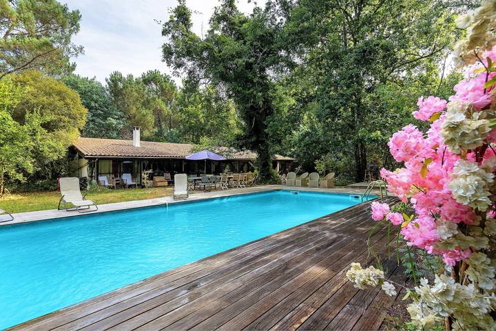 Maison de vacances pour 15 personnes, avec Jardin à Mérignac